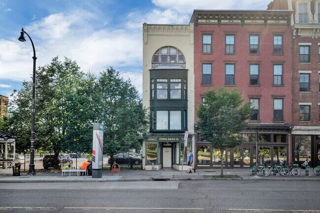 Photo - 402 Broadway Unidad Apt 2