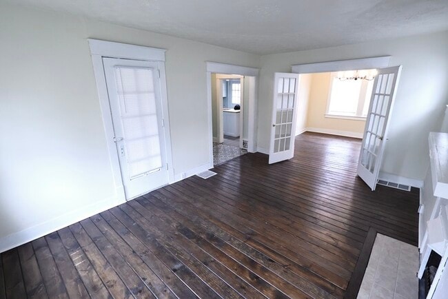 Photo - 555 Brittain Rd