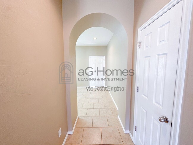 Photo - 5925 SE 69th St