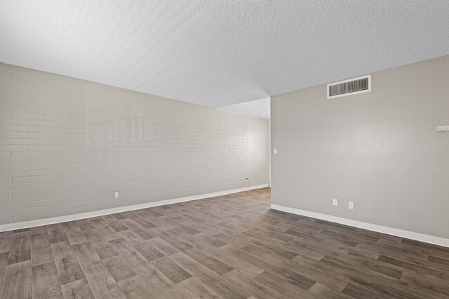 Photo - Zona Village