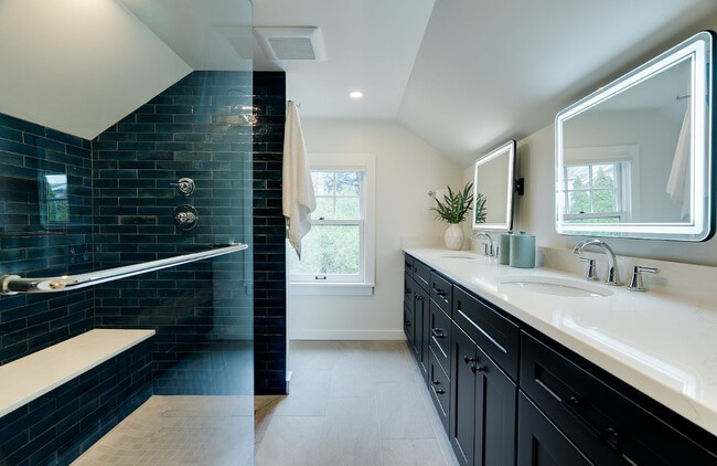 Photo - 522 NE Royal Ct