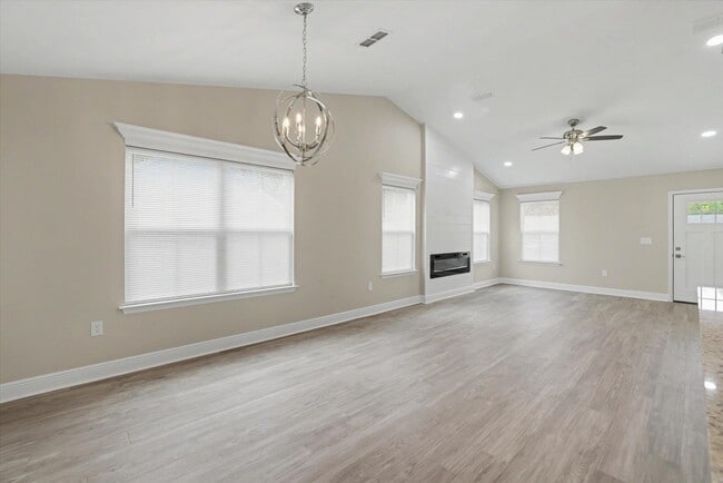 Photo - 37 Haida Trail