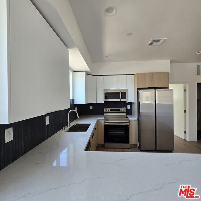 10827 1/2 Peach Grove St Unidad 1/2