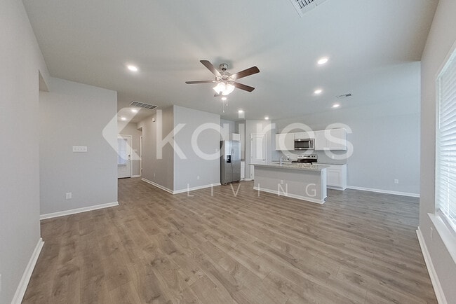 Photo - 123 Yardley Ct