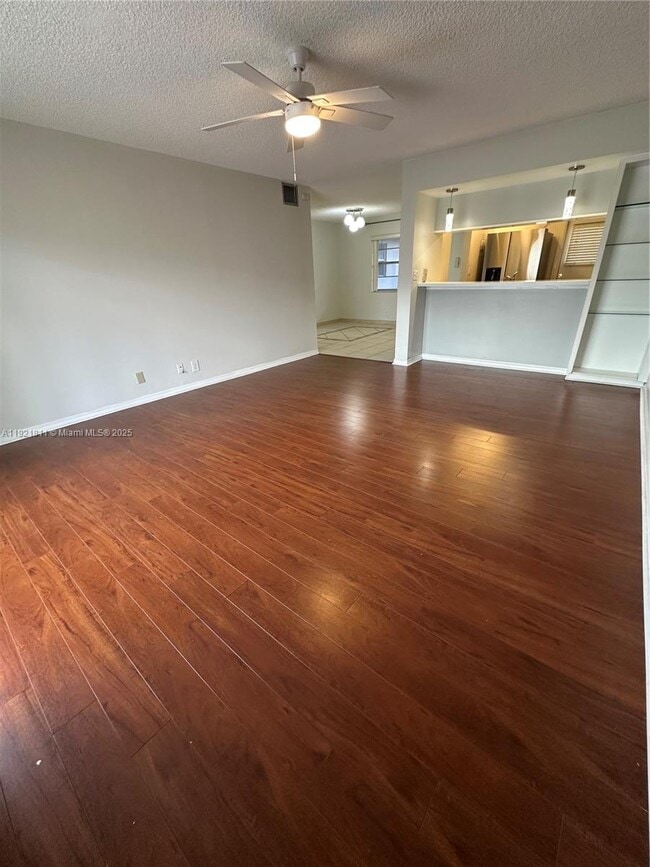 Photo - 4100 N 58th Ave Unidad 210