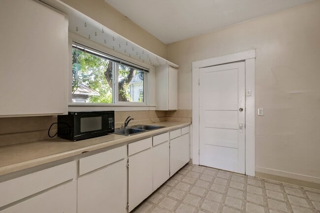 Photo - Move In Special! 3 Bedroom House Across from Chico State and WREC!
