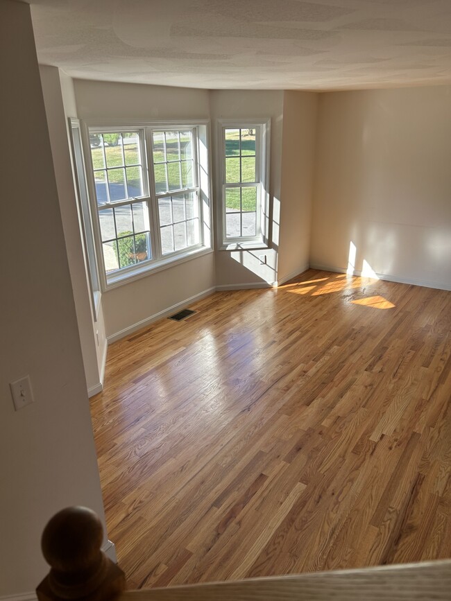 121A Robin Hill Living room 2 - 121A Robin Hill Dr Apartments