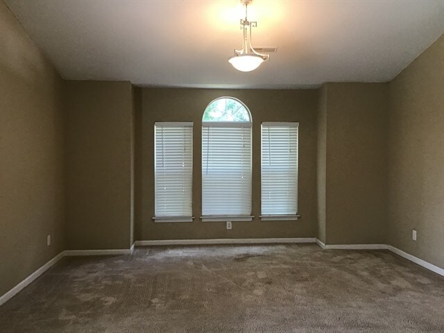 Photo - 101 Two Gait Ln