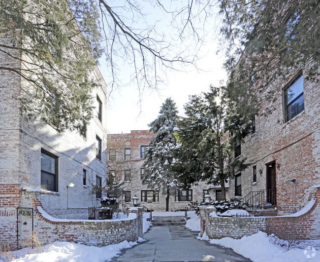 Photo - 143-20 37th Ave