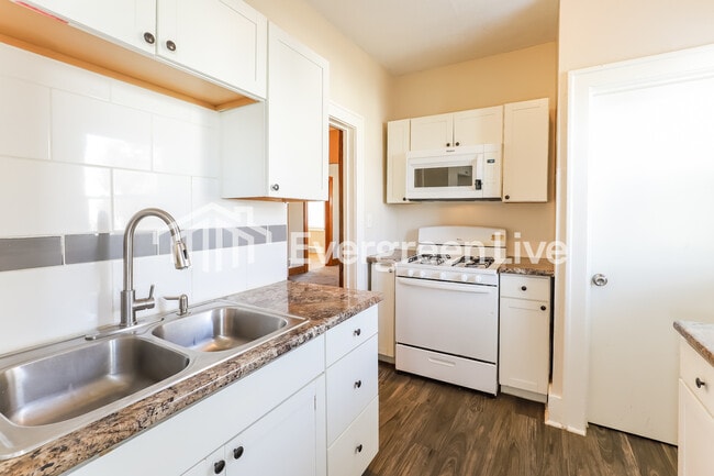 Photo - 3123 Fontenelle Blvd