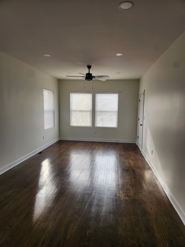 Sala de estar - 1956 W 14th Ave