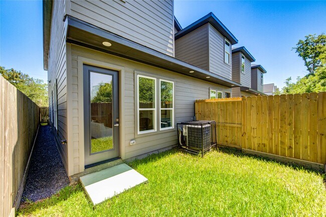 Photo - 7120 Eastwood St
