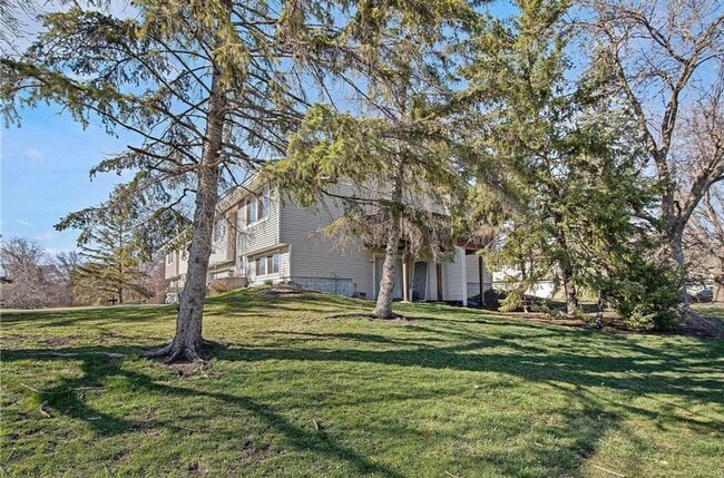 Photo - 3 Bed/2 Bath Townhome - Available Sept 1st!