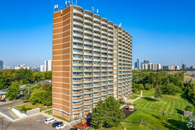 Photo - 135 Fenelon Drive