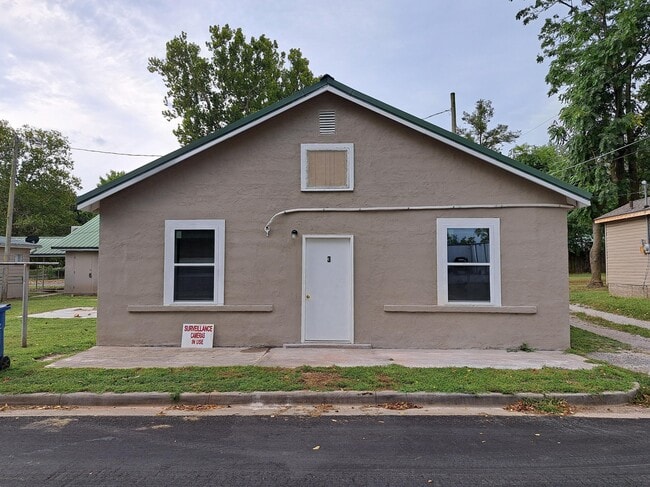 Building Photo - 1306 Iowa Ave Unit 3 Rental