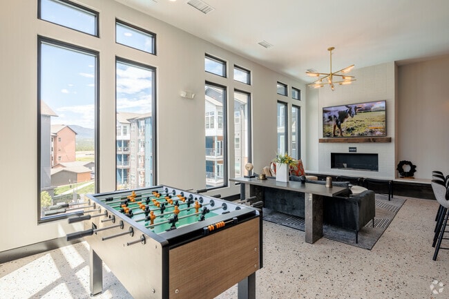 Salón al aire libre - Polaris Junction