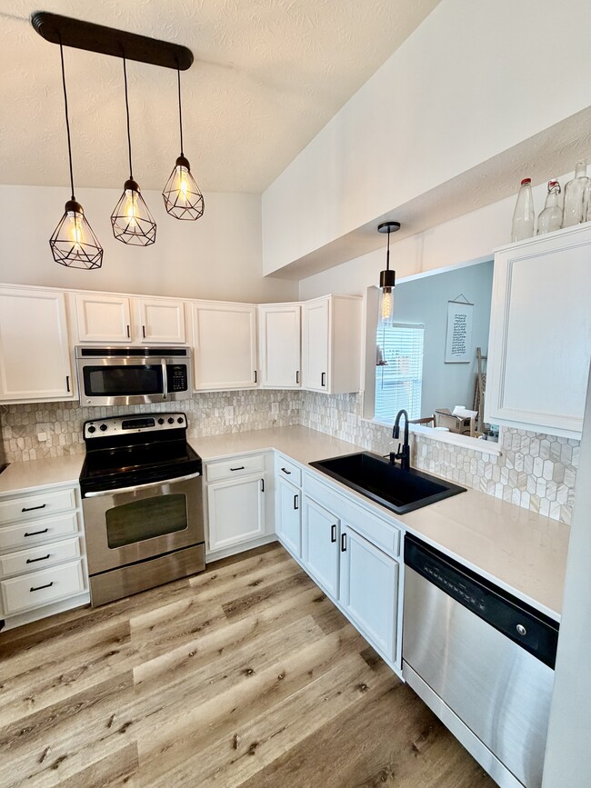 Photo - 3230 Monterey Dr