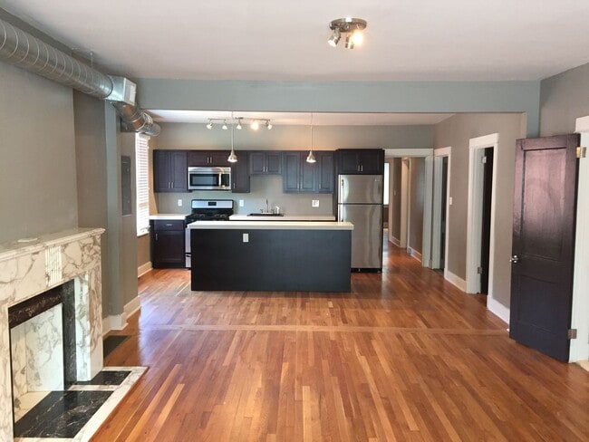 Building Photo - 6405-6407 Bartlett Unit 6407 Rental