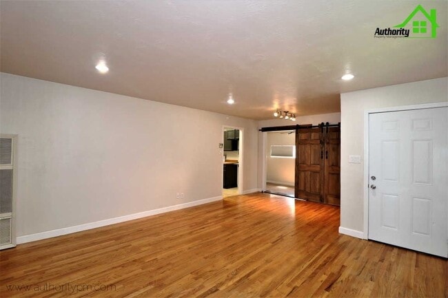 Photo - 2413 Ramona Pl