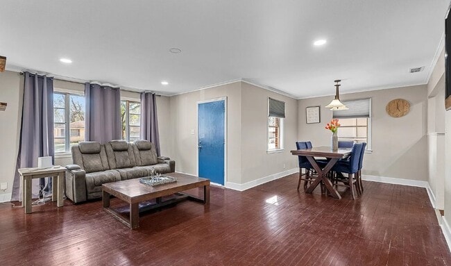Photo - 728 Kimbrough St