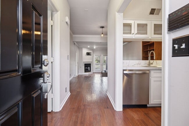 Photo - West End Condo - ONE HALF MONTH FREE RENT ...