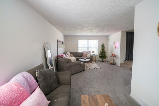 Photo - 923 Burcham Dr