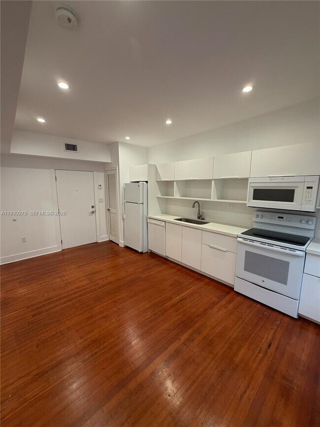 Photo - 3677 Poinciana Ave Unit 6A