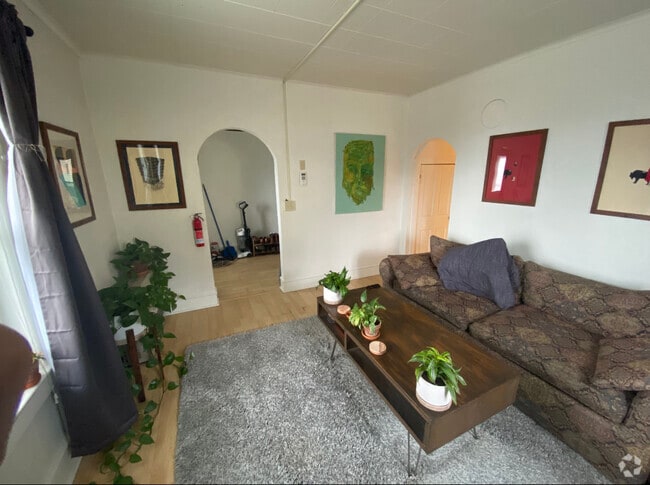 Building Photo - 135 Manhattan Dr Unit 1 bedroom in Burlington Rental