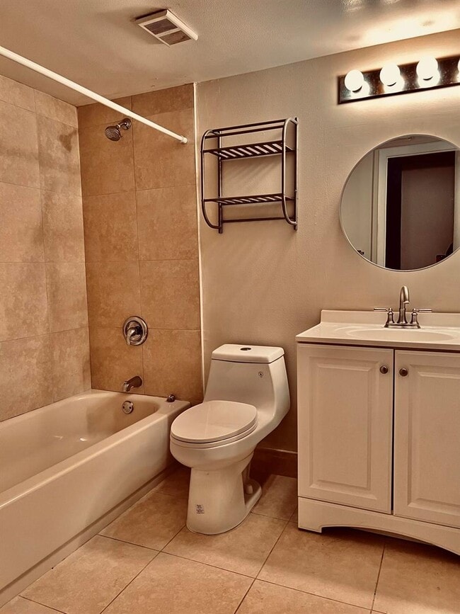 Photo - 8781 Wiles Rd Unidad 203