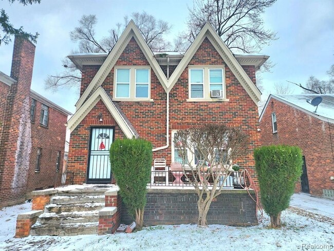 Building Photo - 15361 Sorrento Ave Unit Upper 1