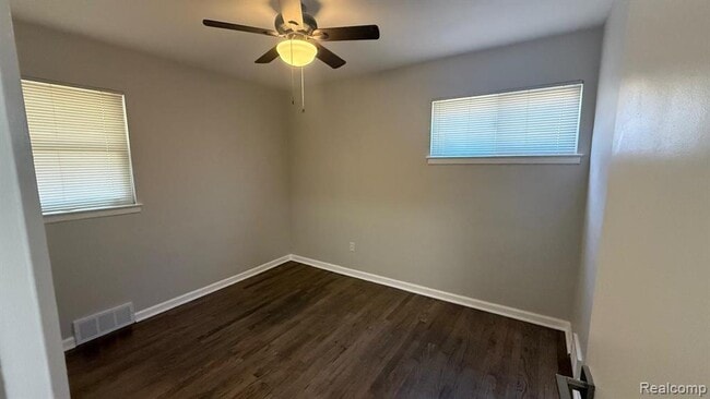 Photo - 29614 Rosslyn Ave