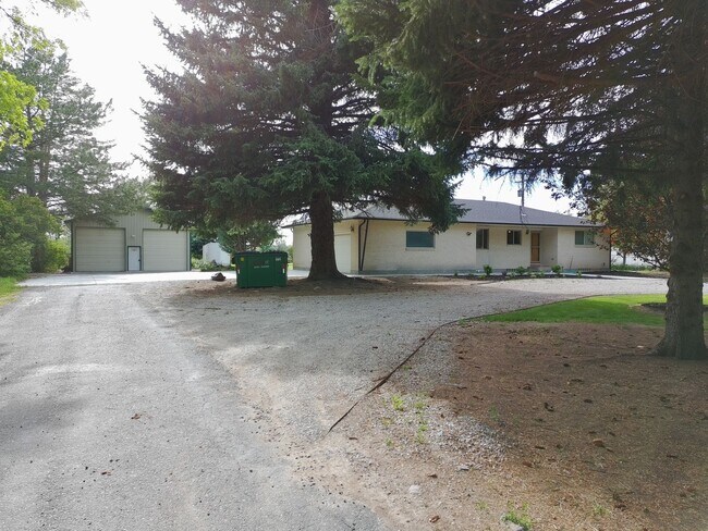 Photo - 5 Bedrooms | 2 Full Baths | 1 Acre | Shop