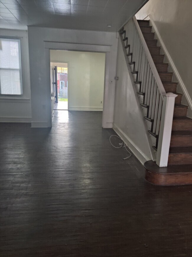 Photo - 6139 Walker St