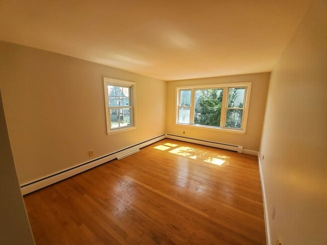 Photo - Spacious 3 Bd 2 Bath Condo near Alewife T ...