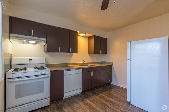 2BR, 1BA - 675SF (Carpet) - Kitchen