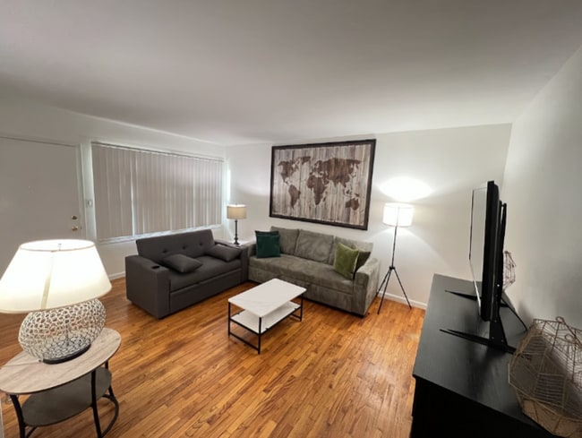 Photo - 12021 Louise Ave Unidad 2