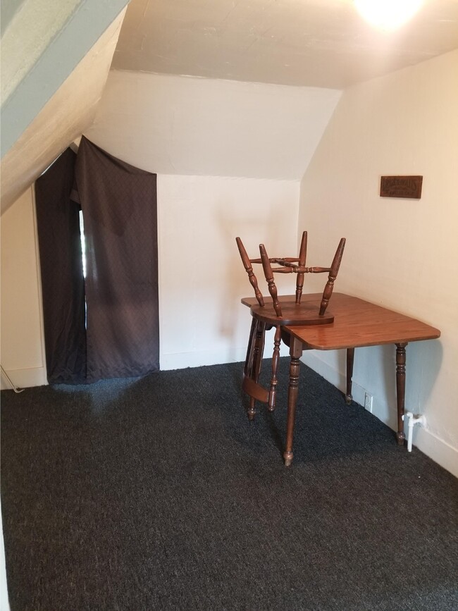 dining area - 129 Elm Rd NE Apartment Unit 3