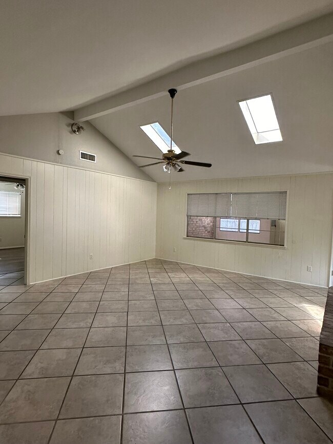 11702 Brighton Ln
