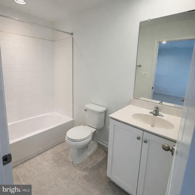 Photo - 58 Bolingbroke Wy