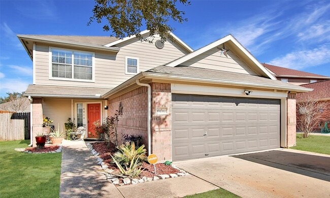 Building Photo - 6010 Ridgebriar Ln