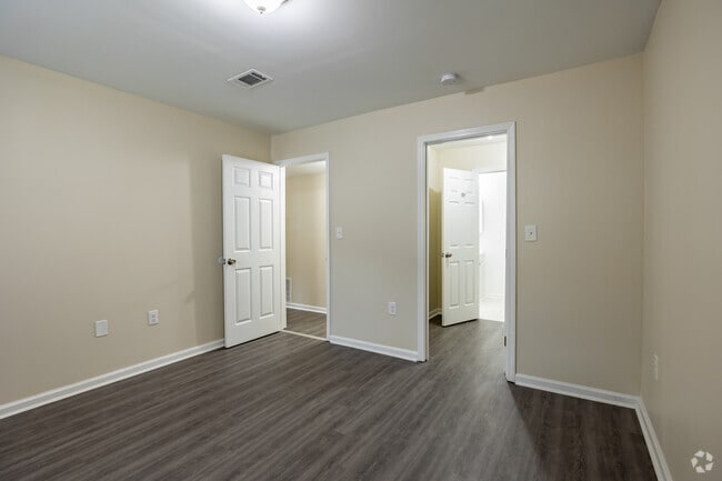 2BR, 1BA - 821SF