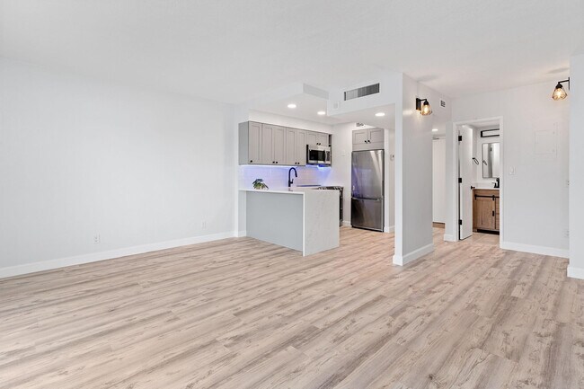 Photo - 2900 NE 30th St Unidad 5D