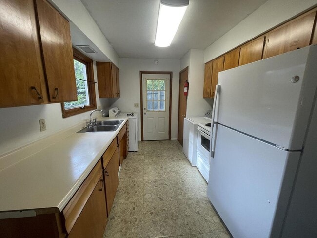 Photo - 1906 E Maxwell Ln