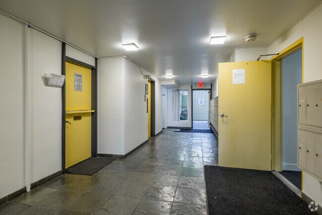 Oak Tree Apartments