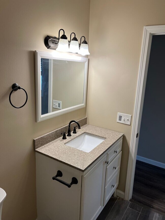 Photo - 1006 Lake Ave Unit Apt 3