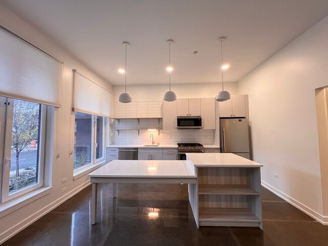 Photo - 1131 W Winona St