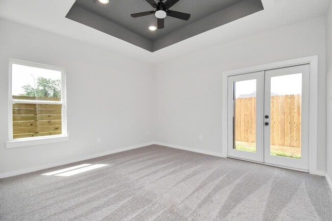 Photo - 7926 Gladstone St