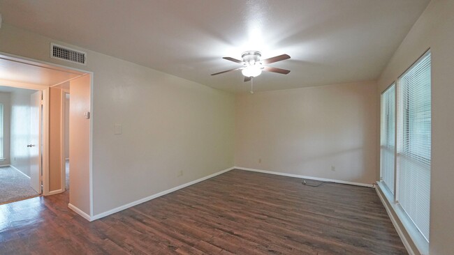 Photo - MOVE IN SPECIAL!! FOR LEASE! 2 Bedroom - 1 Bath - Town House Apartments!