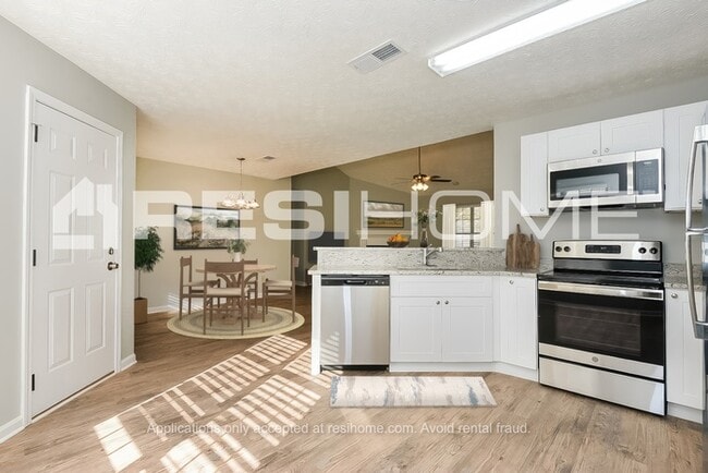 Photo - 1841 Killarney Dr SW