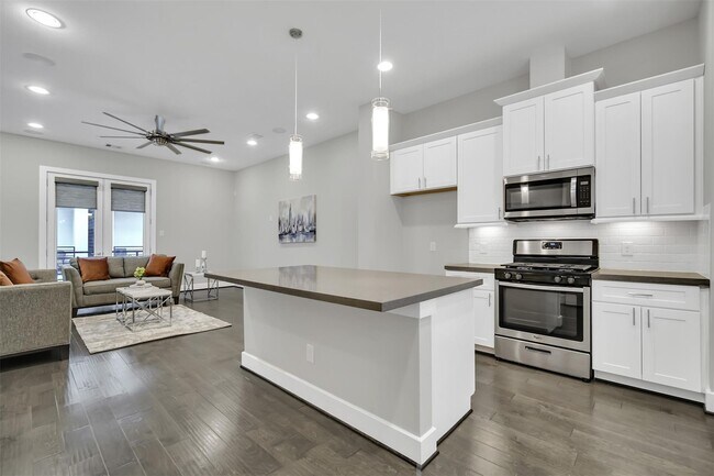 Photo - 2623 Hutchins St